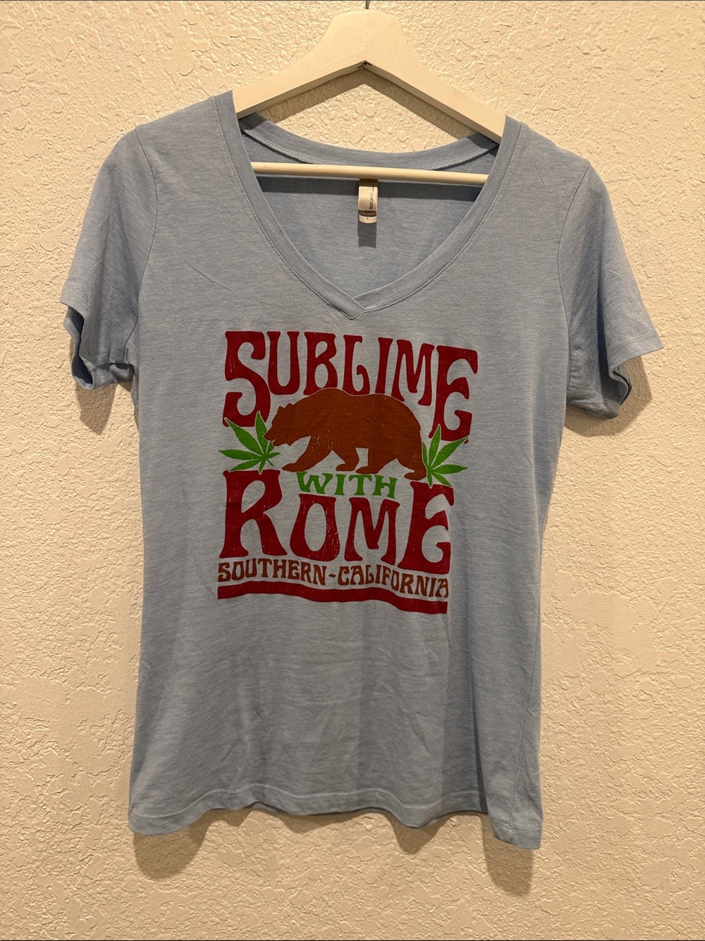 Sublime with Rome concert t shirt.